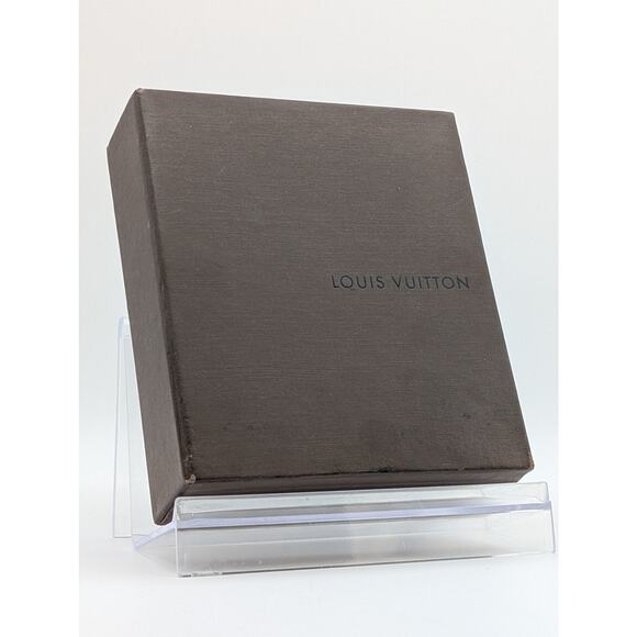 Auth Louis Vuitton Full Inclusion with COA Taiga Bifold Wallet – Green - Picture 1 of 10